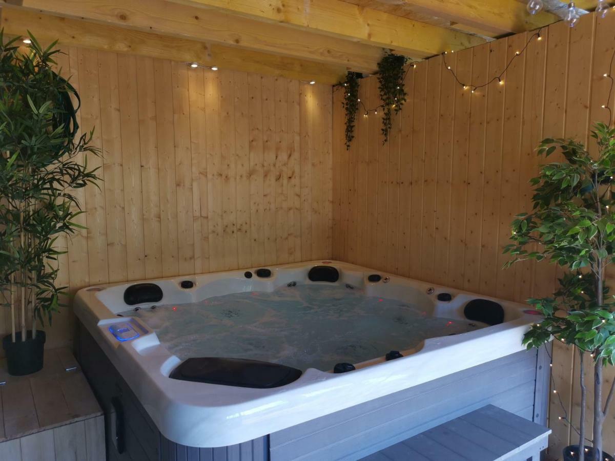 Domaine Lvd Avec Spa, Bois Et Riviere Privee La Bloutiere 外观 照片